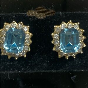 Roman Earrings with Aqua Colored Rhinestones Features